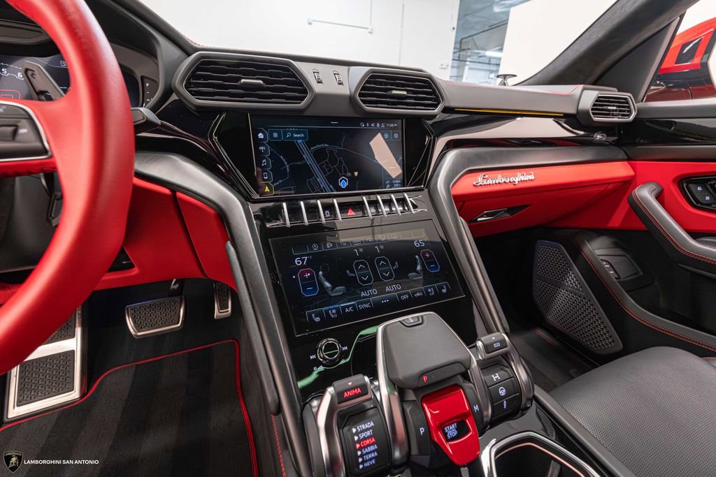 Used 2022 Lamborghini Urus AWD/4WD image 46