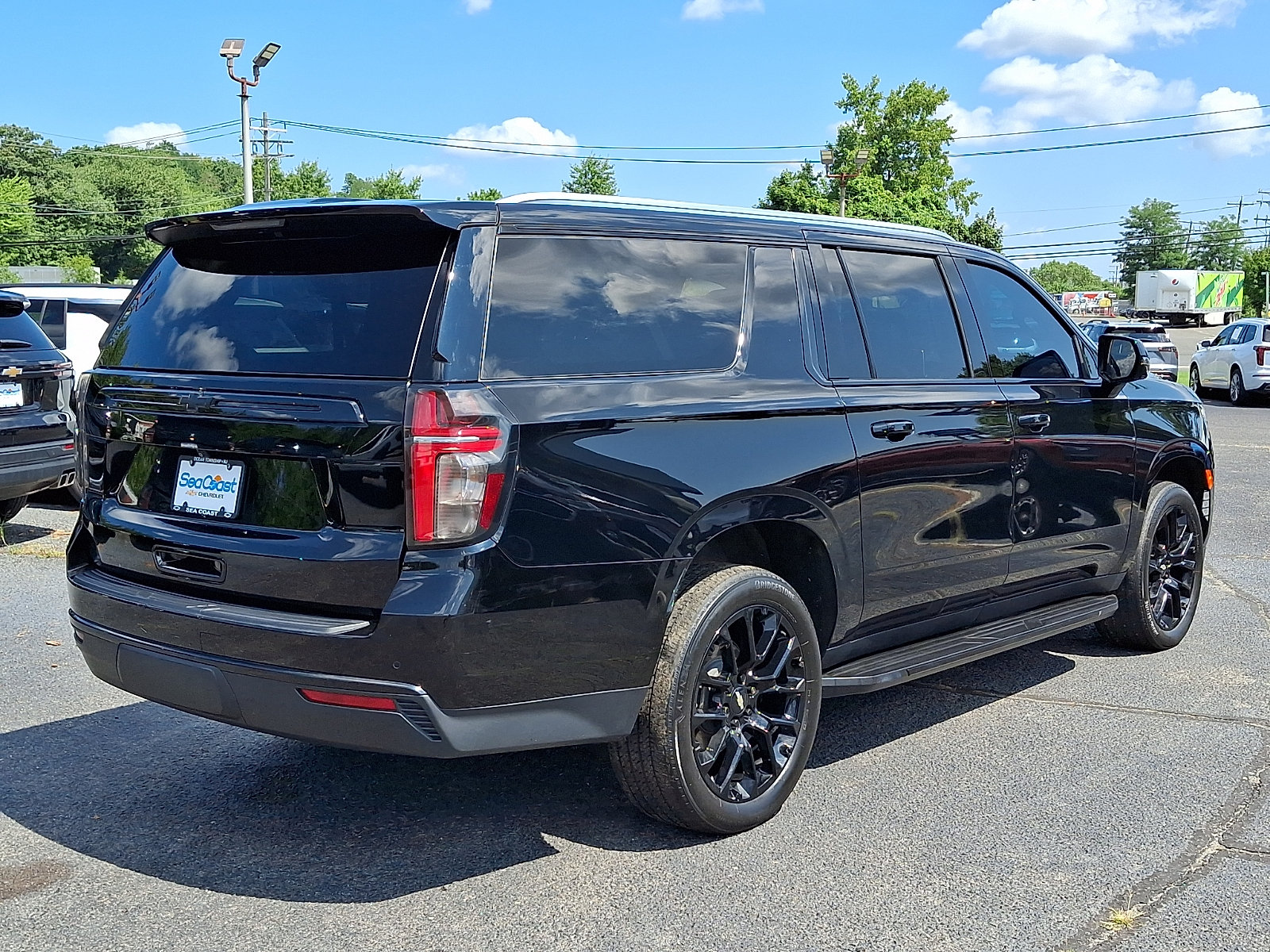 Used 2023 Chevrolet Suburban LT w/ LT Signature Plus Package AWD/4WD image 7