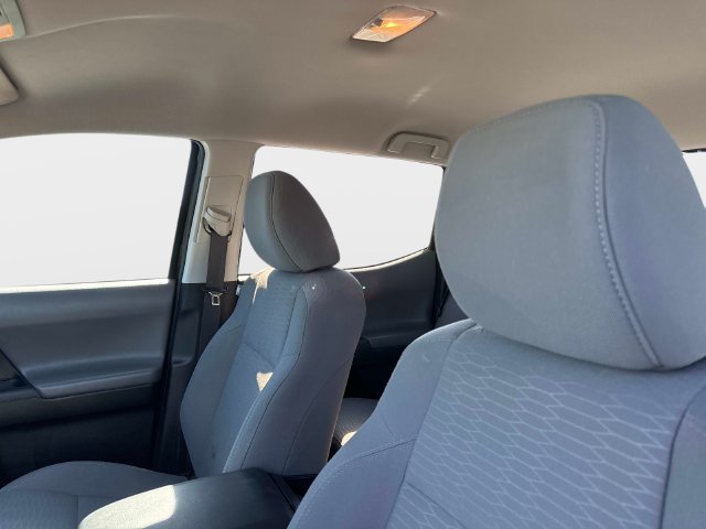 Used 2017 Toyota Tacoma SR5 w/ Tow Package RWD image 18
