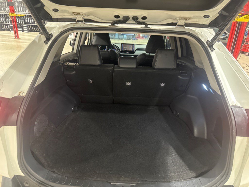 Used 2021 Toyota RAV4 XLE Premium AWD/4WD image 9