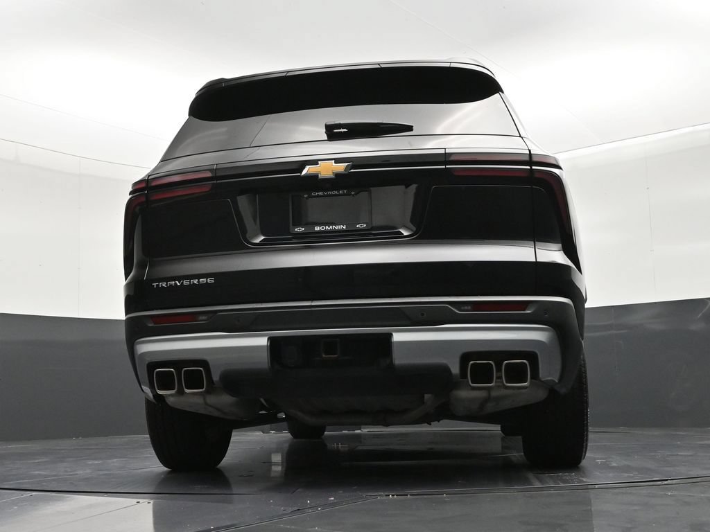 Used 2025 Chevrolet Traverse LT FWD image 23