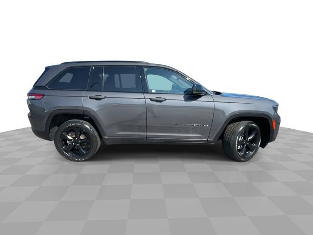 Used 2023 Jeep Grand Cherokee Altitude AWD/4WD image 9