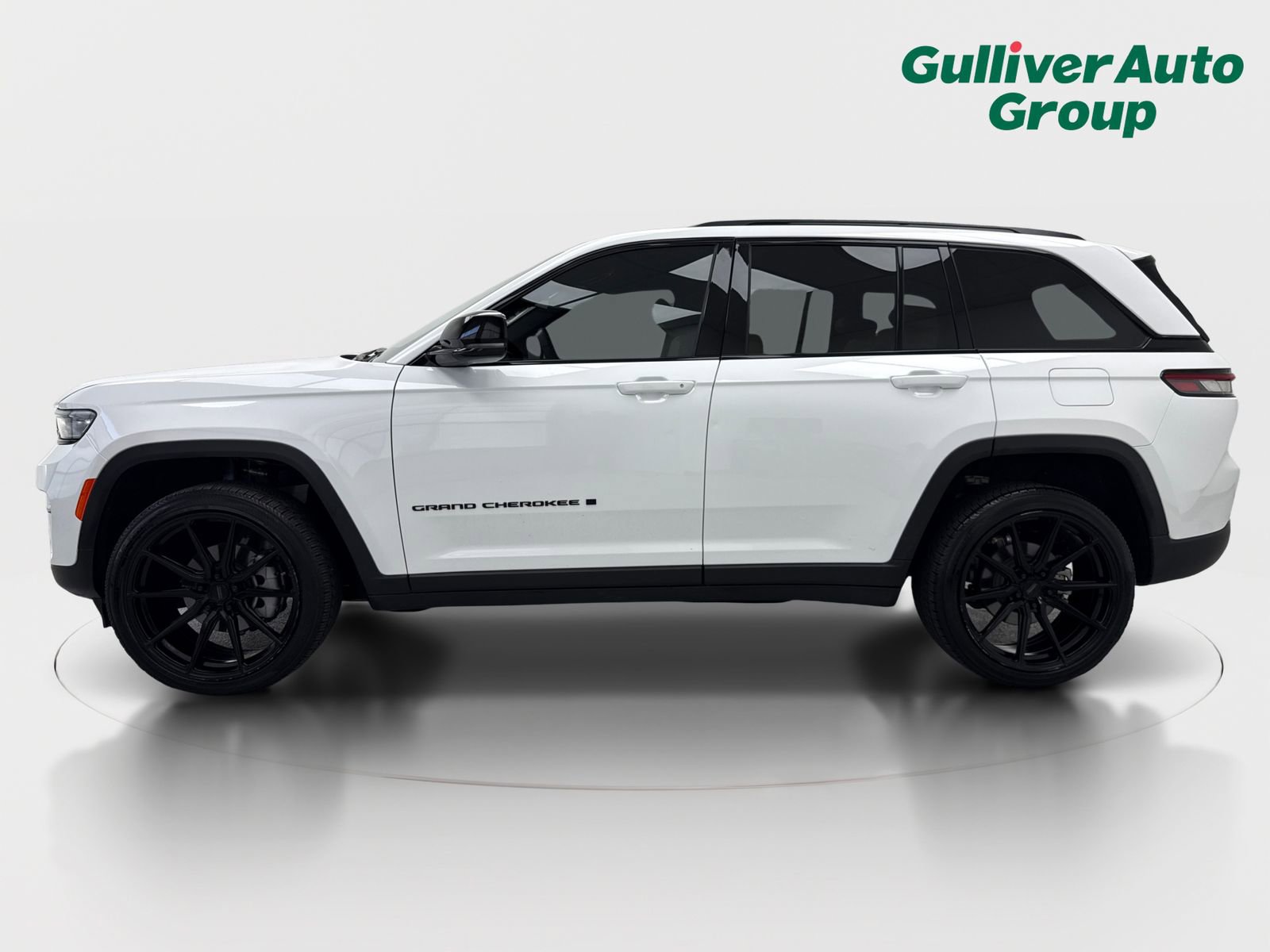 Used 2025 Jeep Grand Cherokee Limited w/ Black Appearance Package image 3