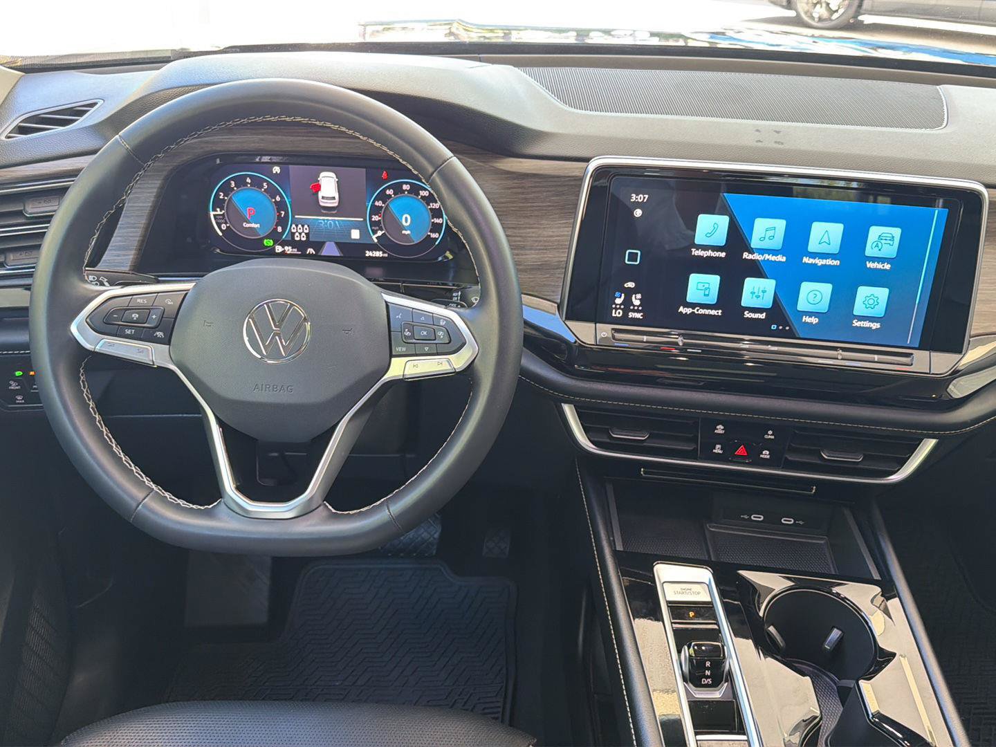 Certified 2024 Volkswagen Atlas SEL AWD/4WD image 19