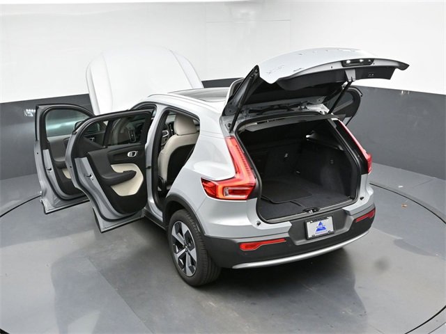 Used 2024 Volvo XC40 B5 Plus image 49
