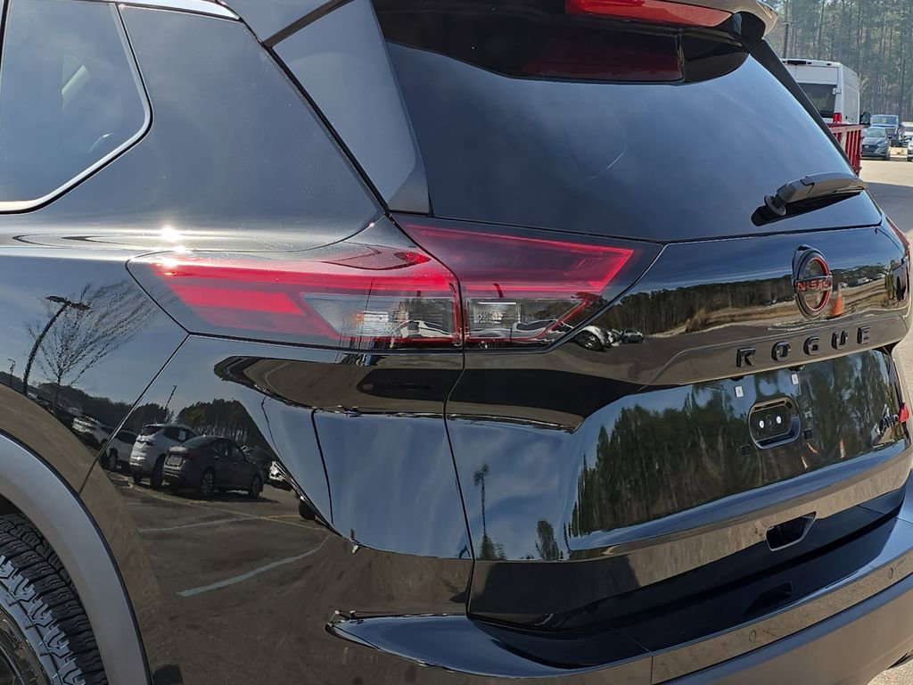 Used 2025 Nissan Rogue SV image 36