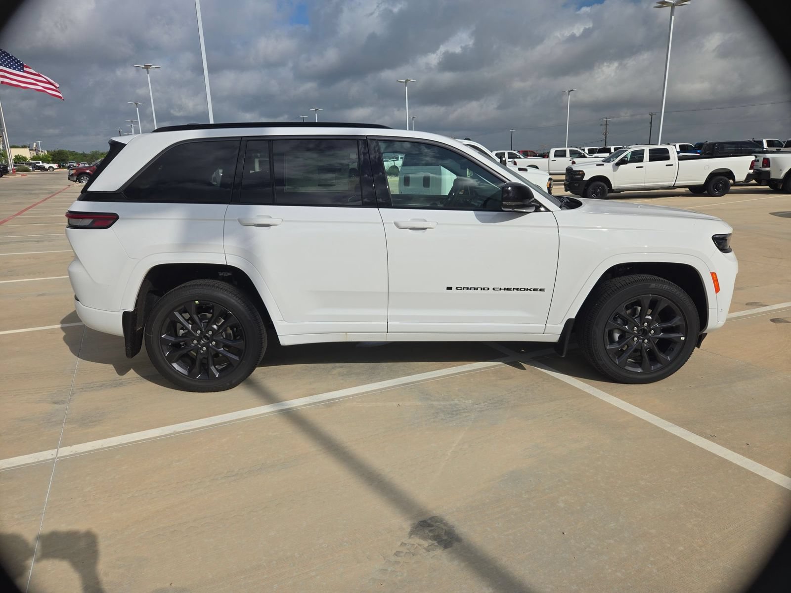 New 2026 Jeep Grand Cherokee Limited AWD/4WD image 2