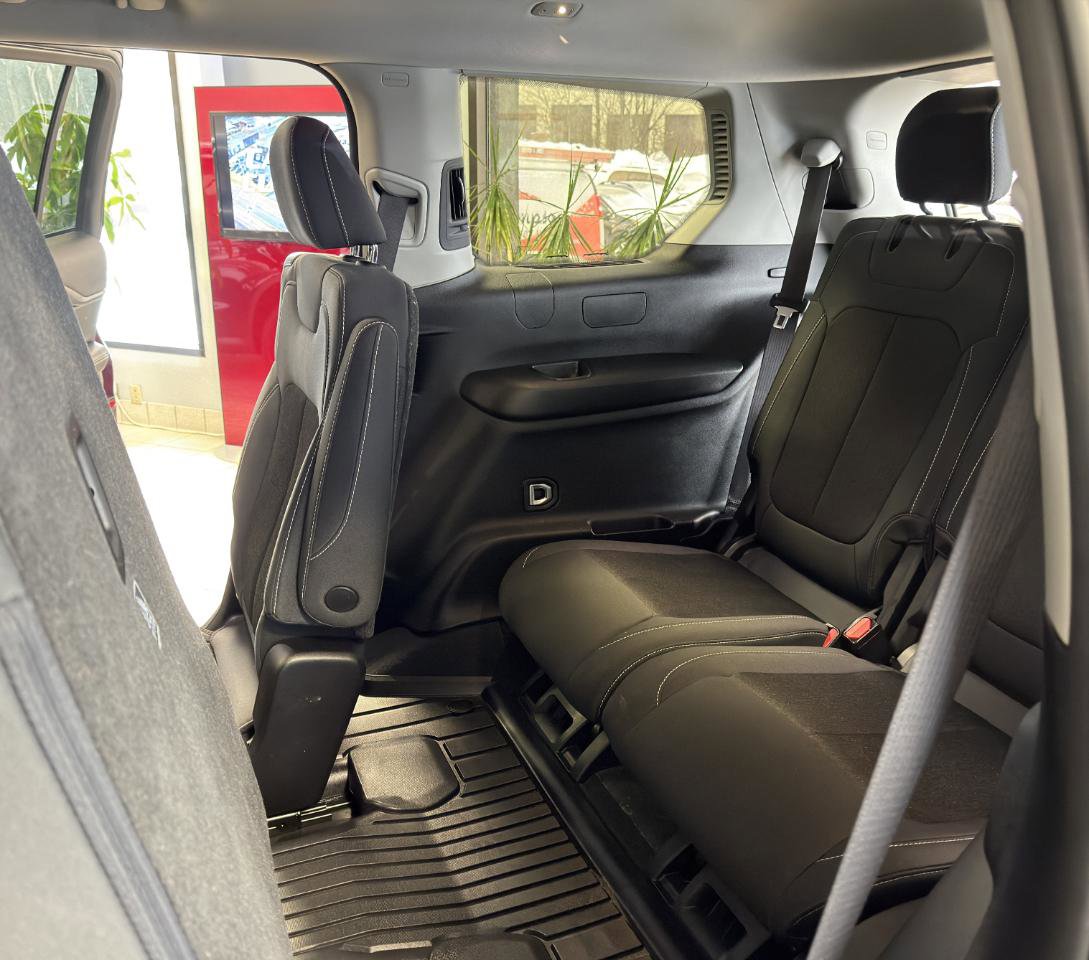 Used 2023 Jeep Grand Cherokee L Laredo w/ Trailer Tow Group (B) image 33