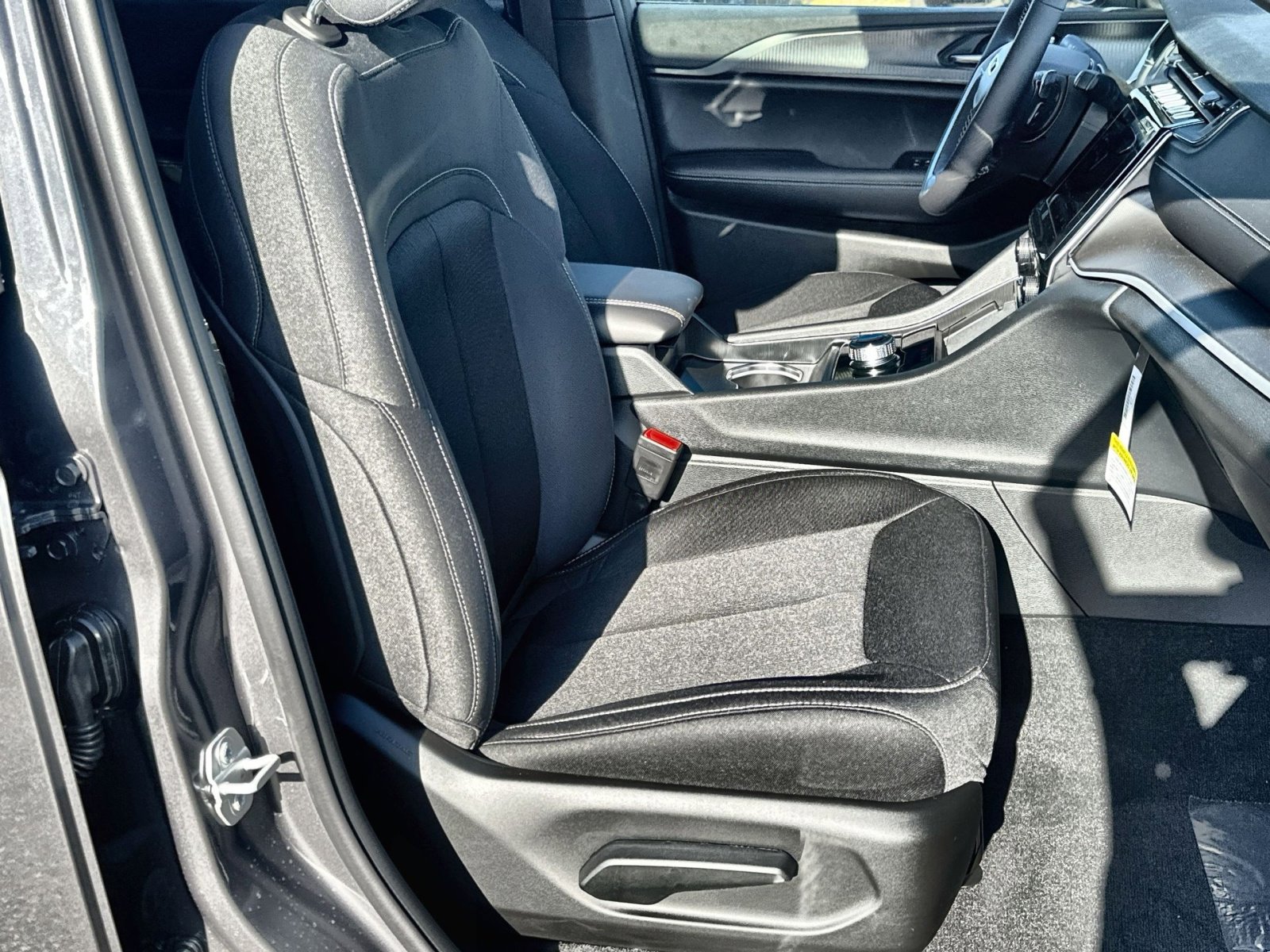 New 2025 Jeep Grand Cherokee Laredo w/ Luxury Tech Group I image 26