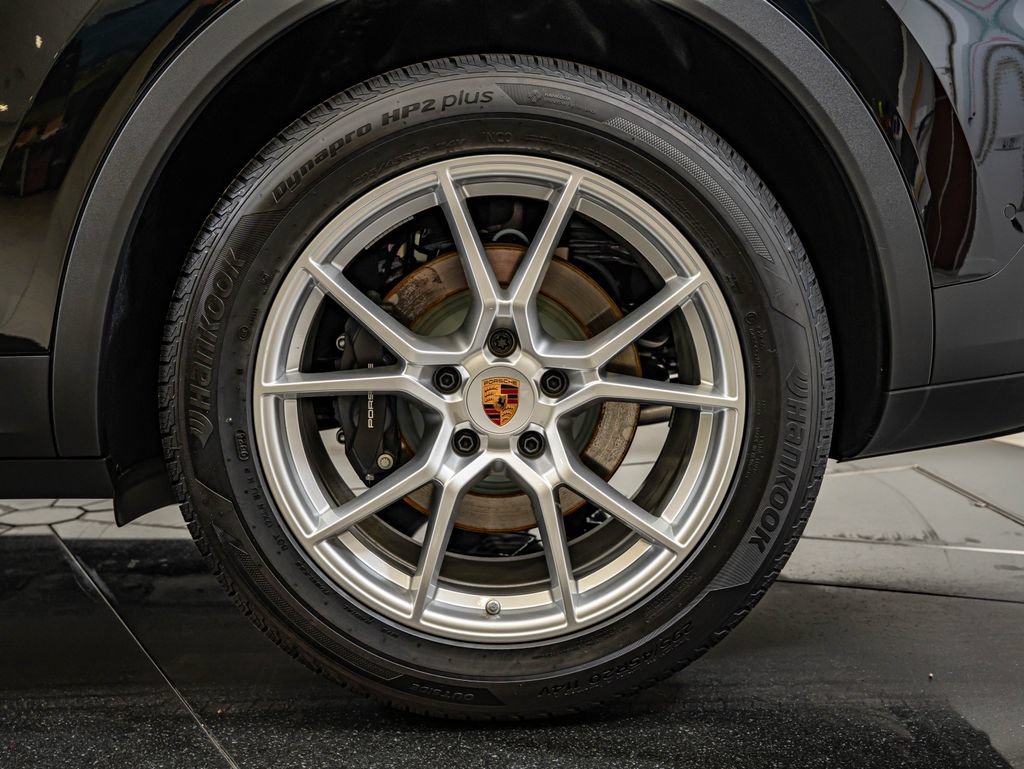 New 2026 Porsche Cayenne Coupe AWD/4WD image 12