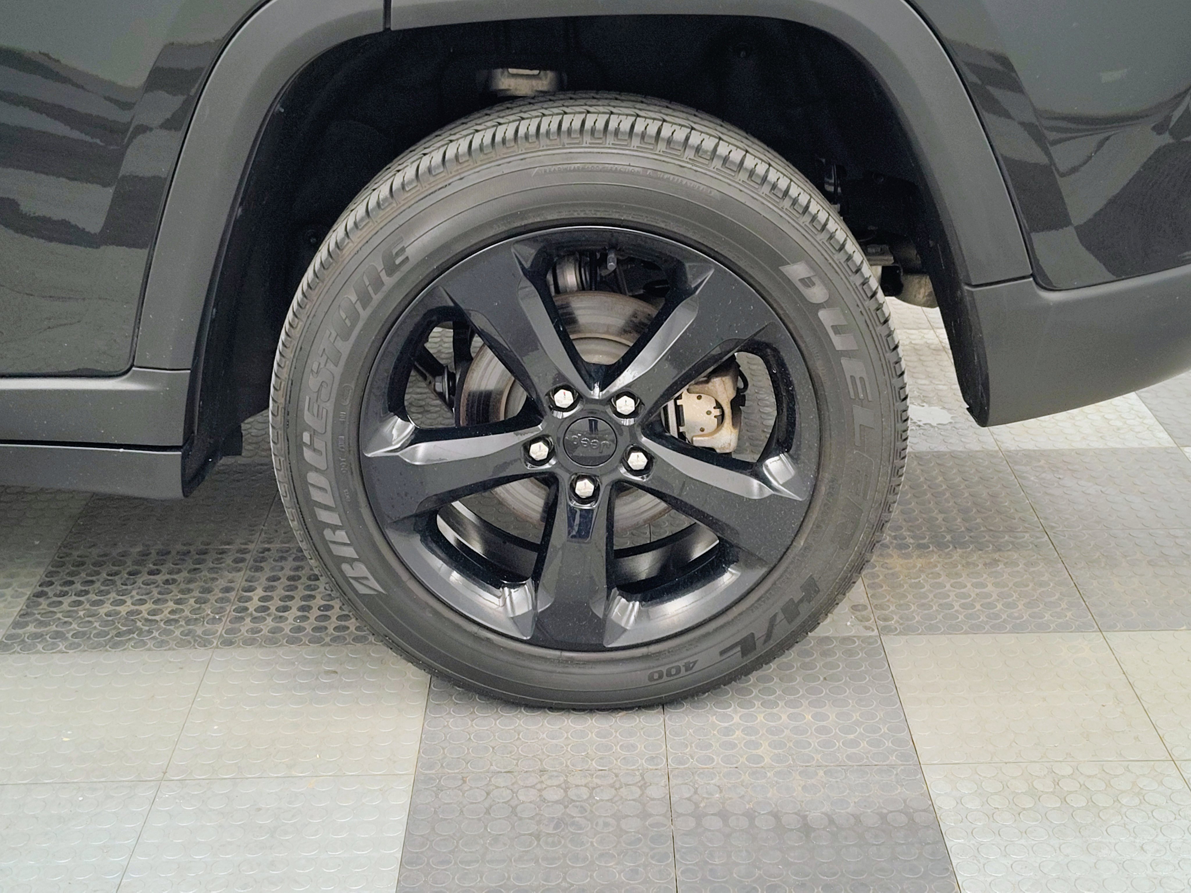 Used 2023 Jeep Grand Cherokee Altitude AWD/4WD image 15
