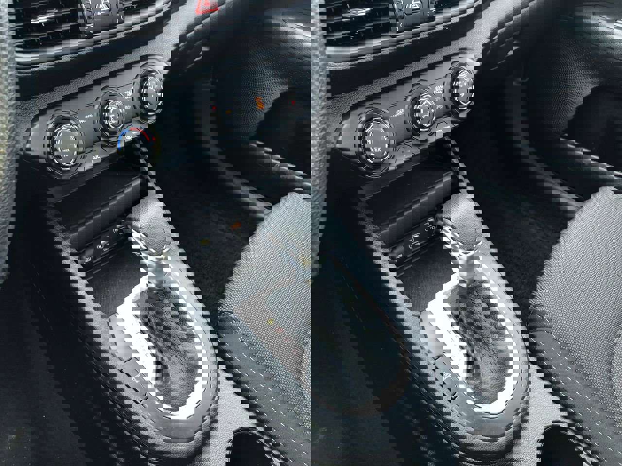 Used 2024 Kia Forte LXS w/ LXS Technology Package image 17