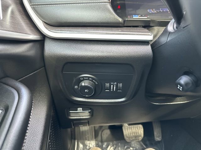 Used 2024 Jeep Grand Cherokee L Limited w/ Luxury Tech Group II image 23