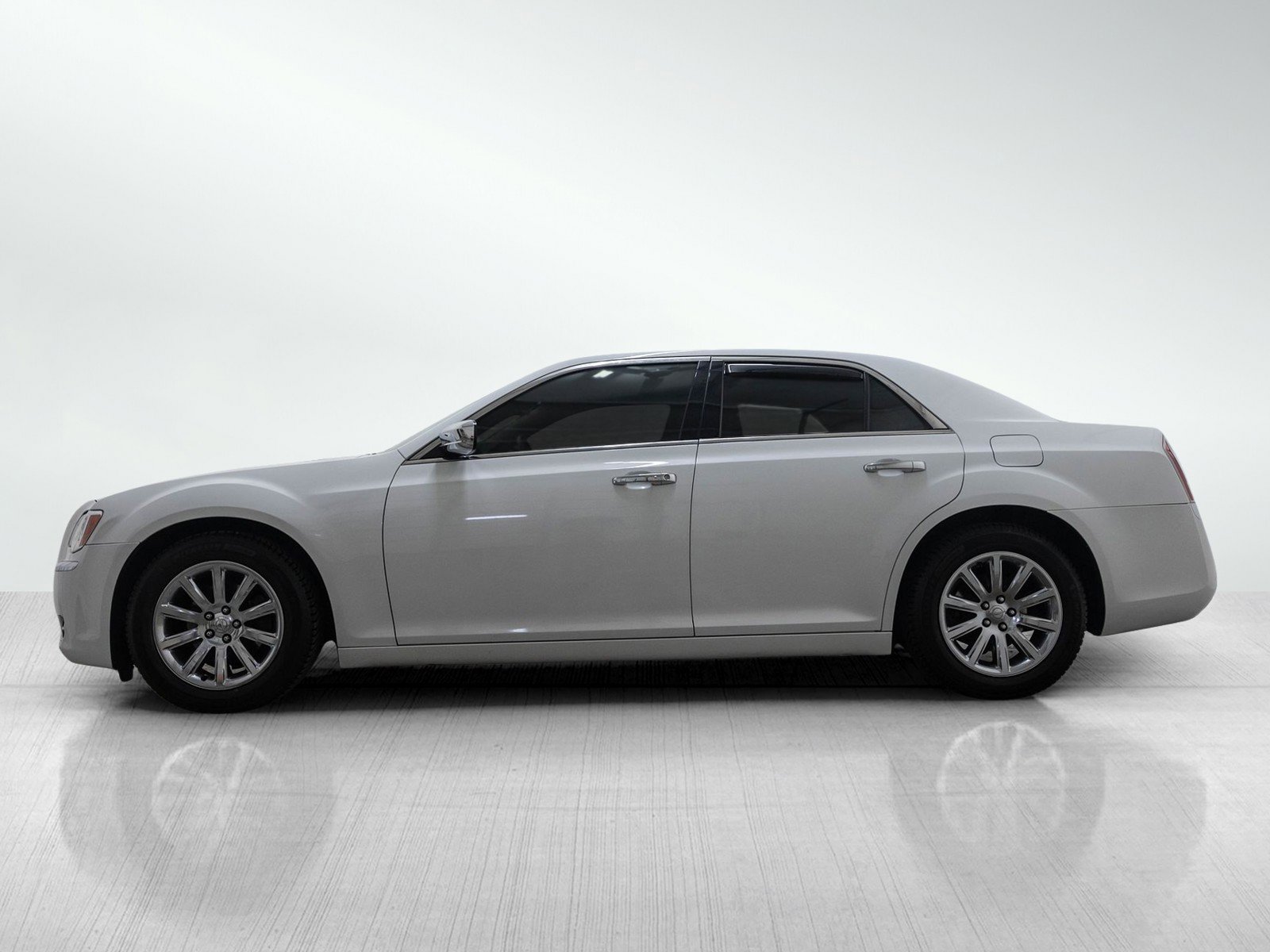 Used 2012 Chrysler 300 Limited RWD image 3