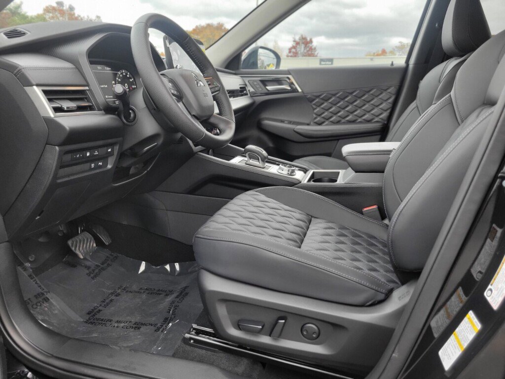 New 2025 Mitsubishi Outlander SEL image 18