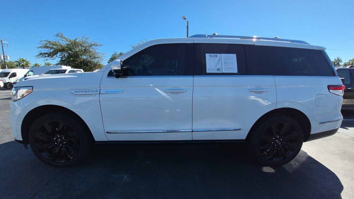 Used 2024 Lincoln Navigator Reserve AWD/4WD image 7