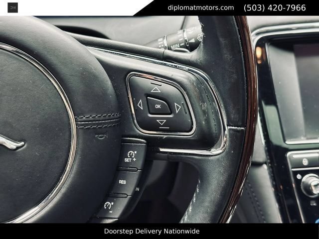 Used 2015 Jaguar XJ L Portfolio AWD/4WD image 32