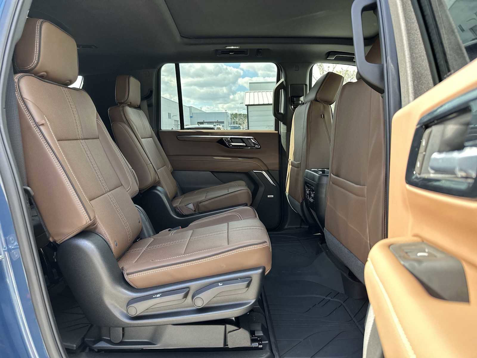 New 2026 Chevrolet Suburban High Country image 19