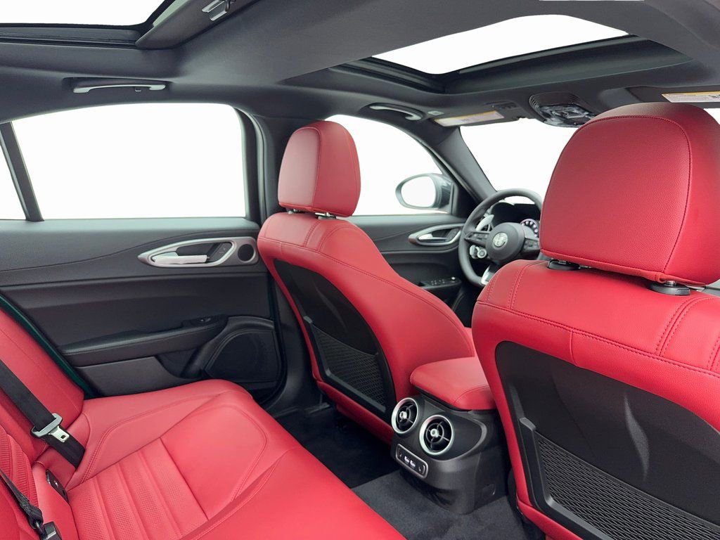 New 2025 Alfa Romeo Giulia Base image 46