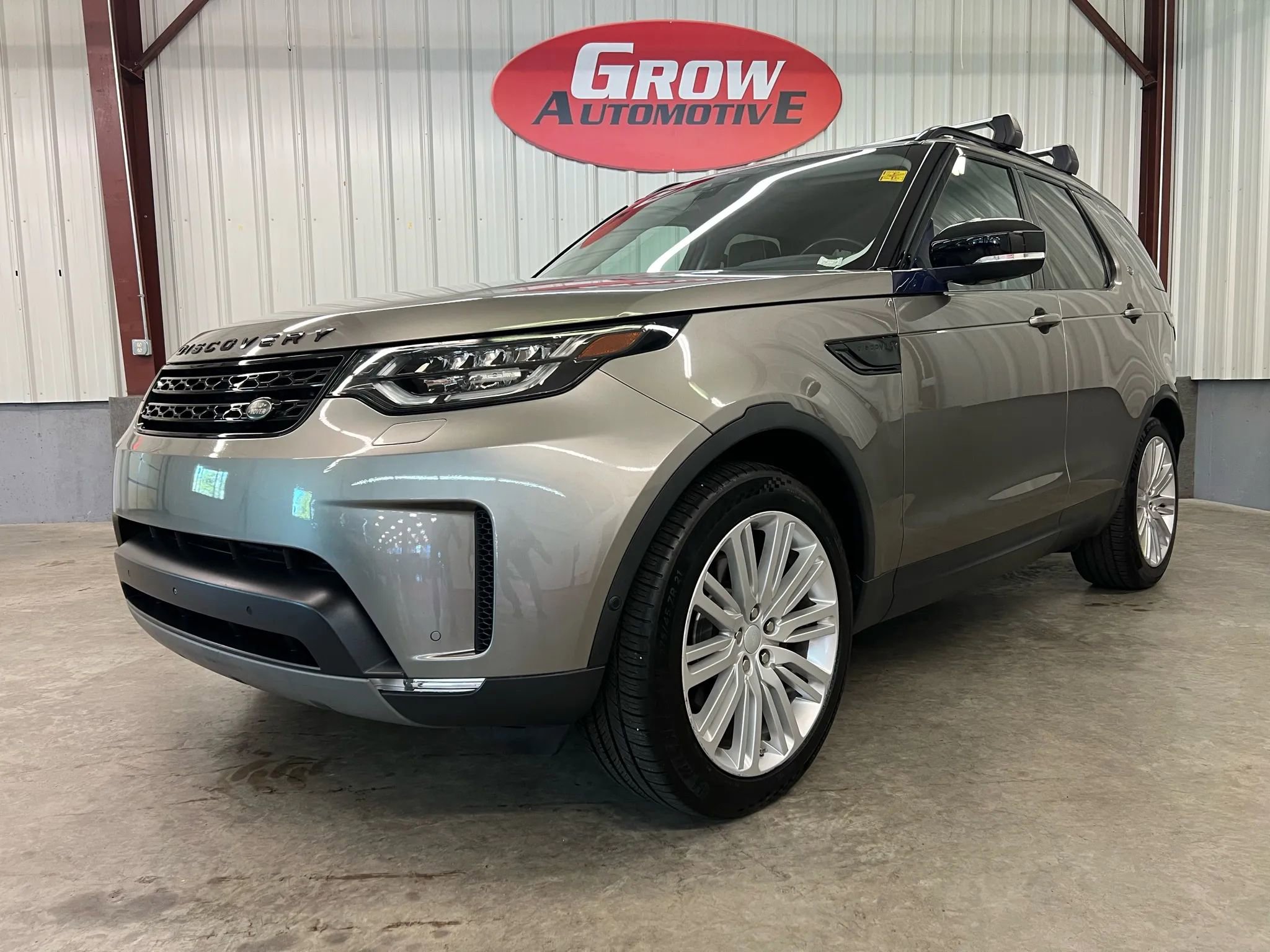 Used 2017 Land Rover Discovery First Edition image 7
