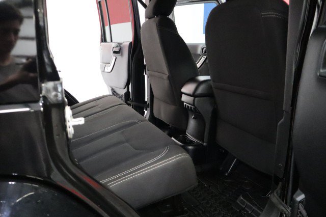 Used 2017 Jeep Wrangler Unlimited Sahara w/ Connectivity Group AWD/4WD image 42