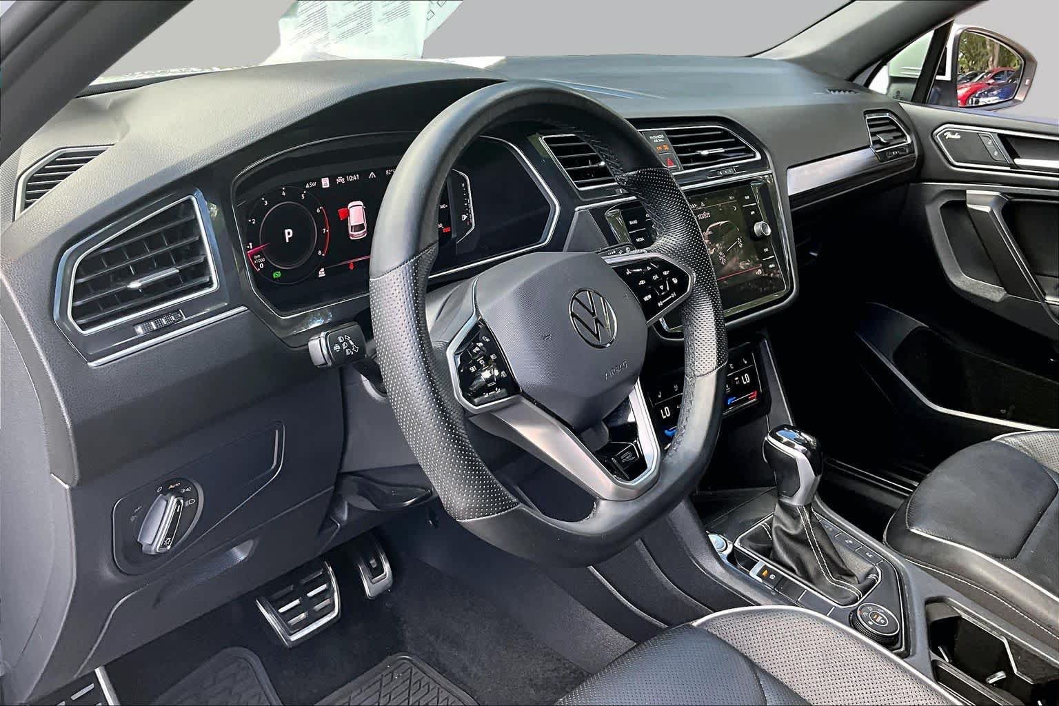 Used 2022 Volkswagen Tiguan SEL R-Line AWD/4WD image 18