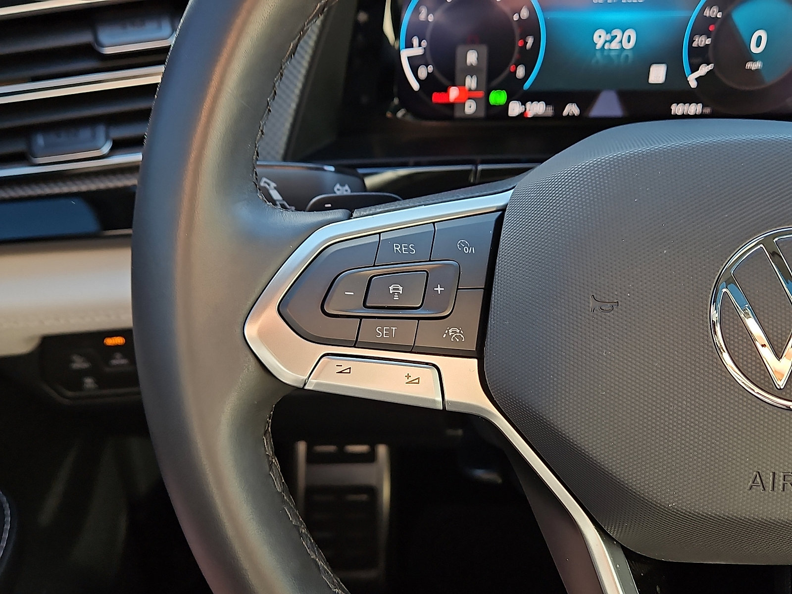 Used 2025 Volkswagen Atlas Cross Sport SEL Premium R-Line image 18