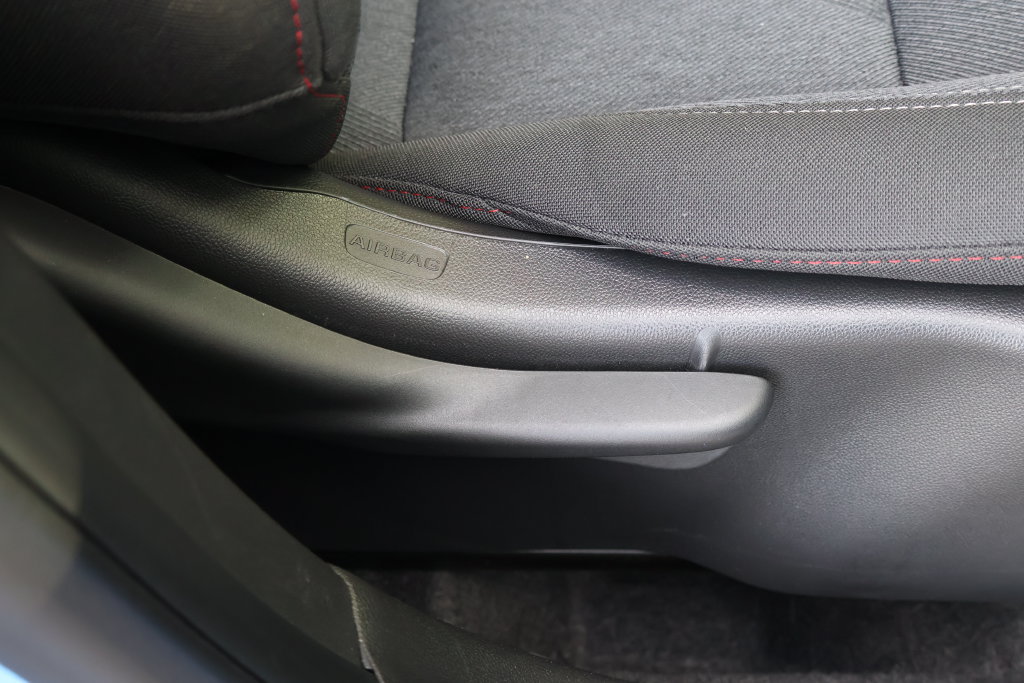 Certified 2024 Chevrolet Trax RS w/ Sunroof Package FWD image 43