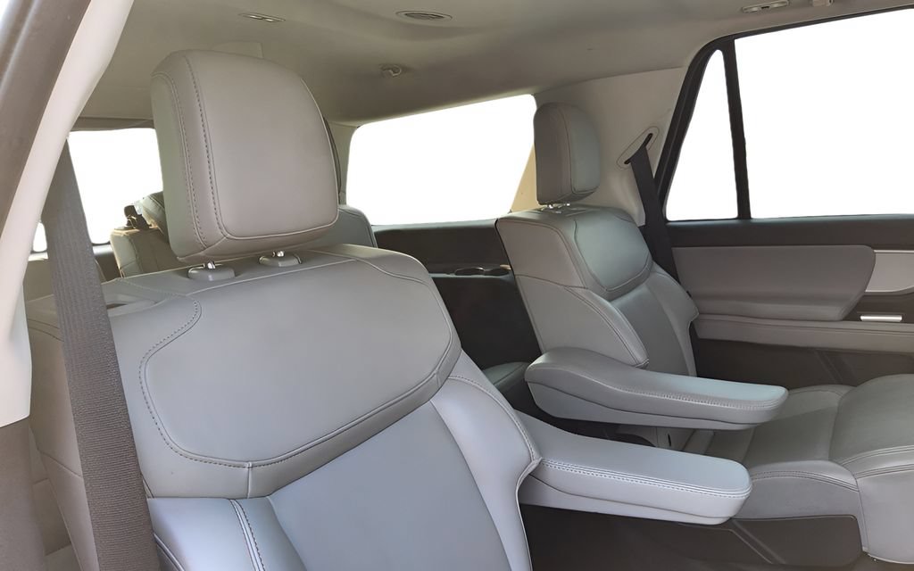 Used 2025 Ford Expedition Active AWD/4WD image 40
