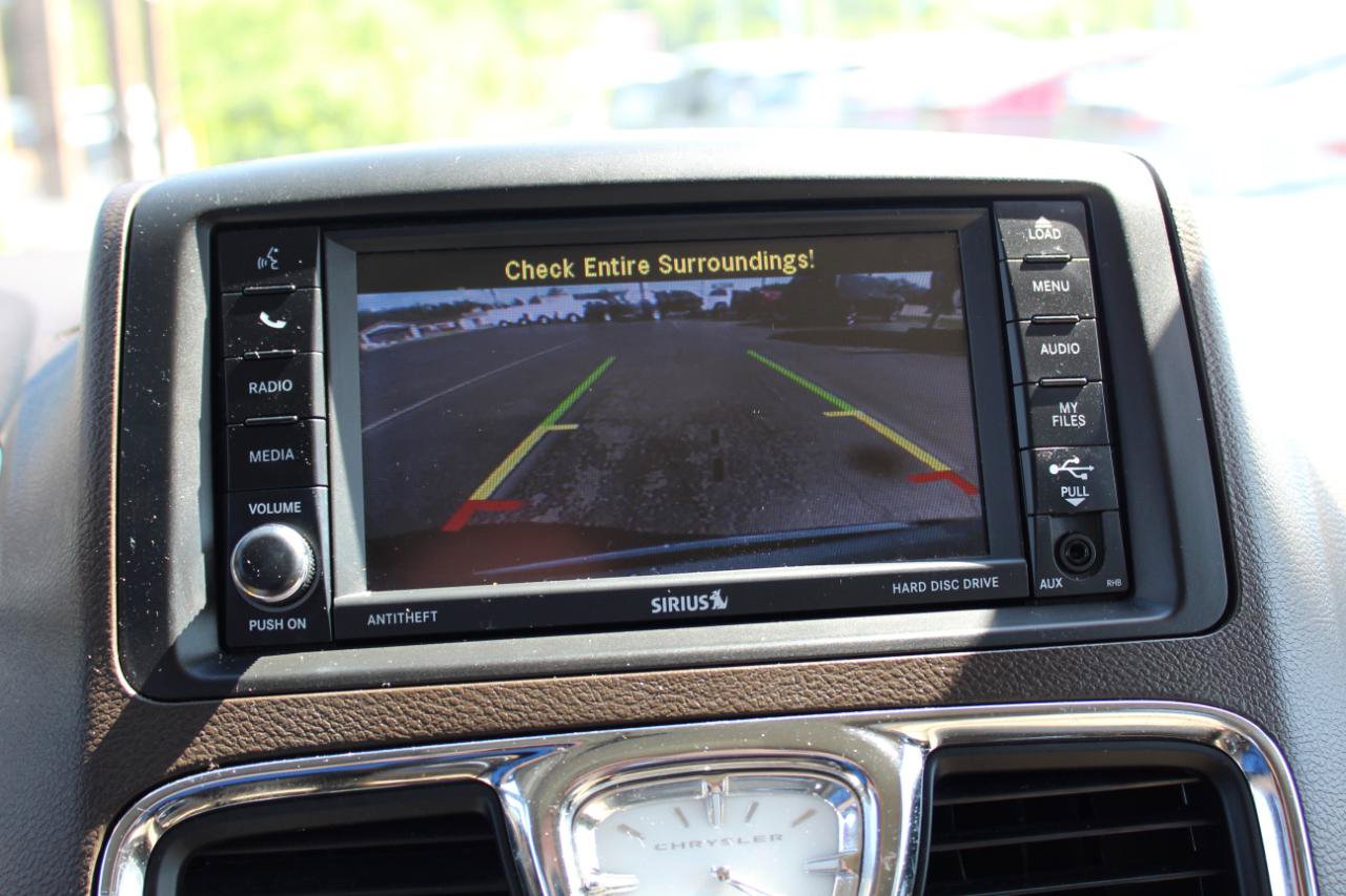 Used 2014 Chrysler Town & Country Touring FWD image 19