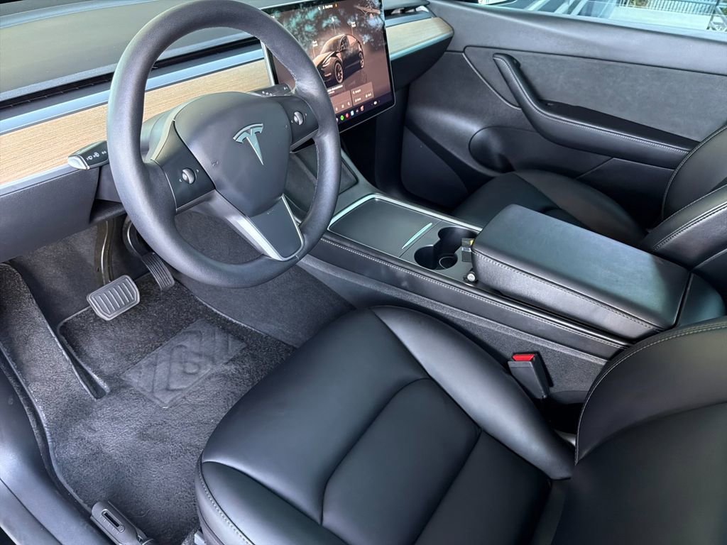 Used 2022 Tesla Model Y Long Range image 10