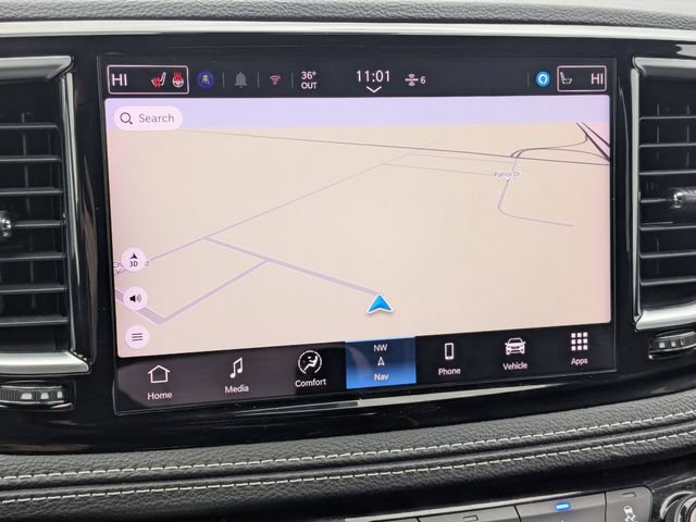 Used 2025 Chrysler Pacifica Limited FWD image 13