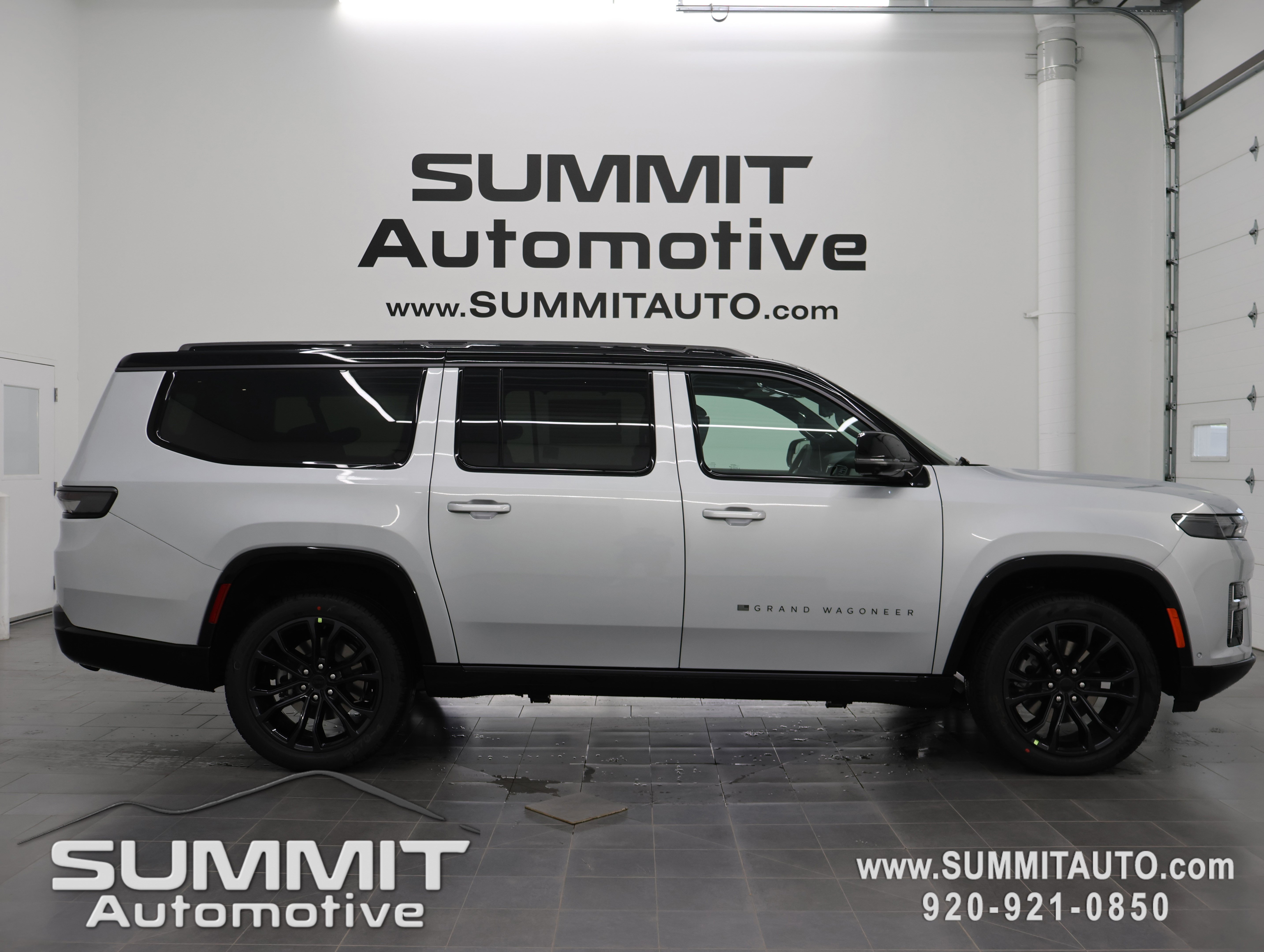 New 2026 Jeep Grand Wagoneer L Summit w/ Premium Group III AWD/4WD image 1