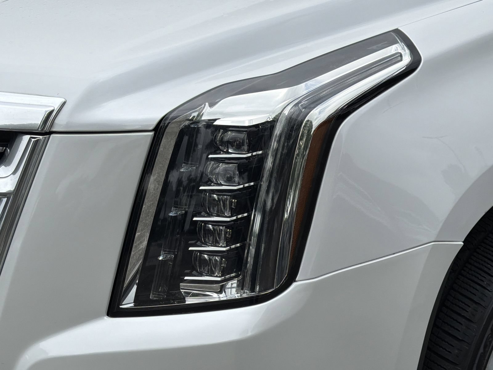 Used 2017 Cadillac Escalade Platinum AWD/4WD image 38