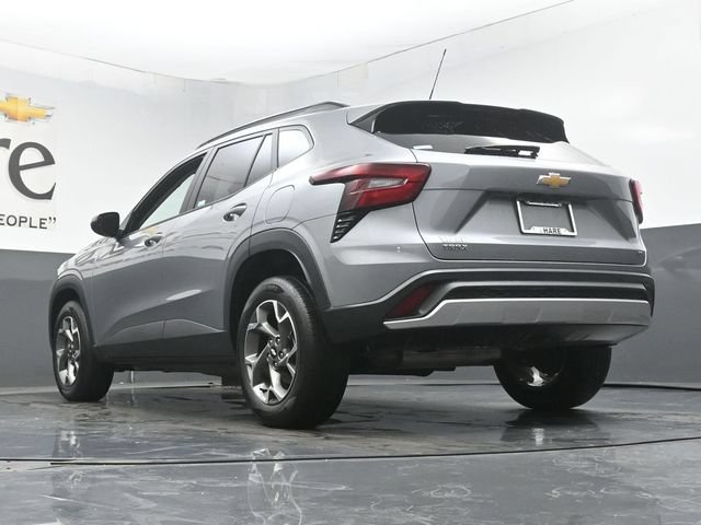 Used 2025 Chevrolet Trax LT FWD image 5
