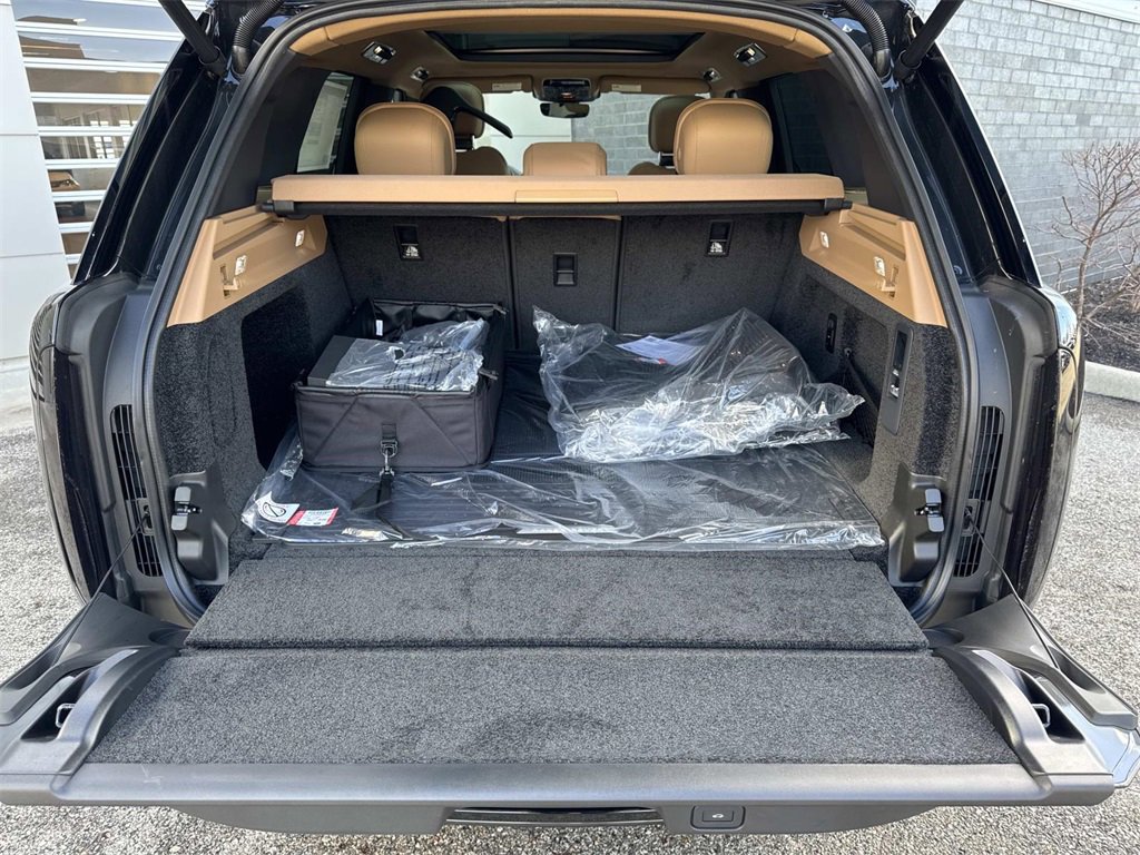 New 2026 Land Rover Range Rover SE image 6