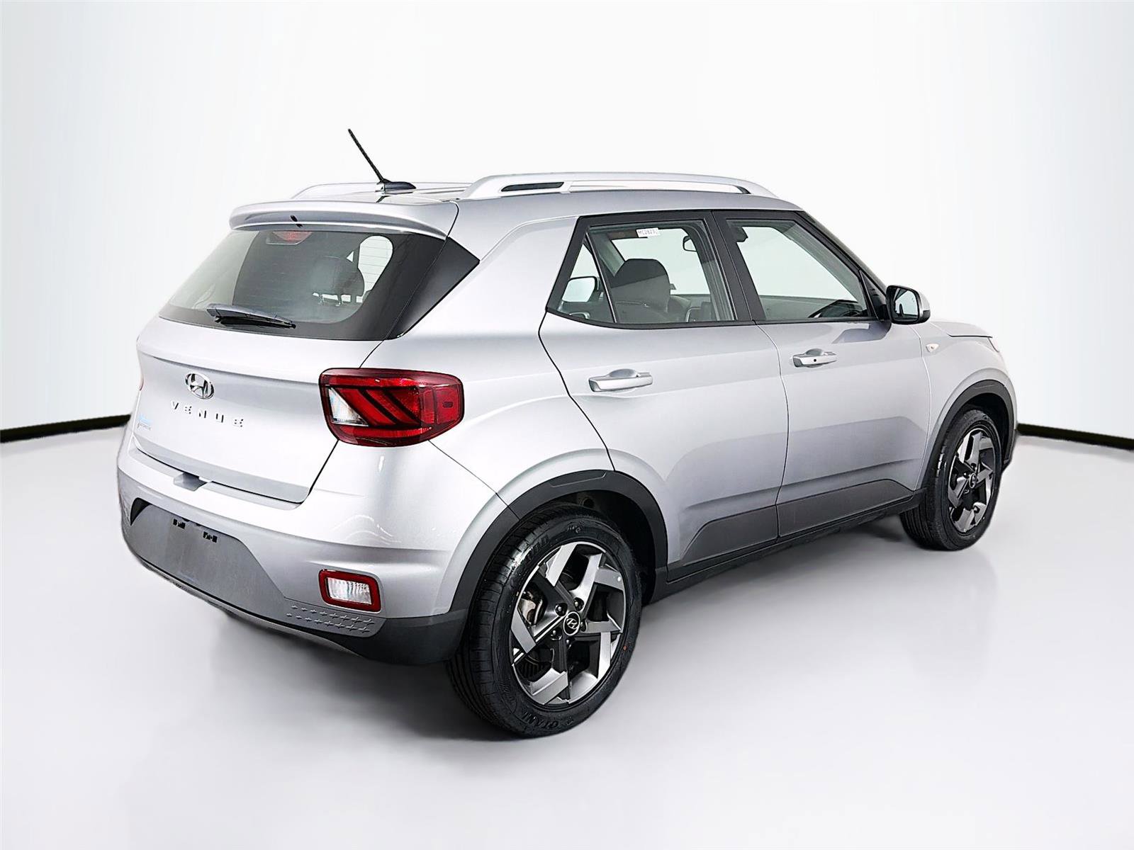 Used 2025 Hyundai Venue SEL FWD image 7