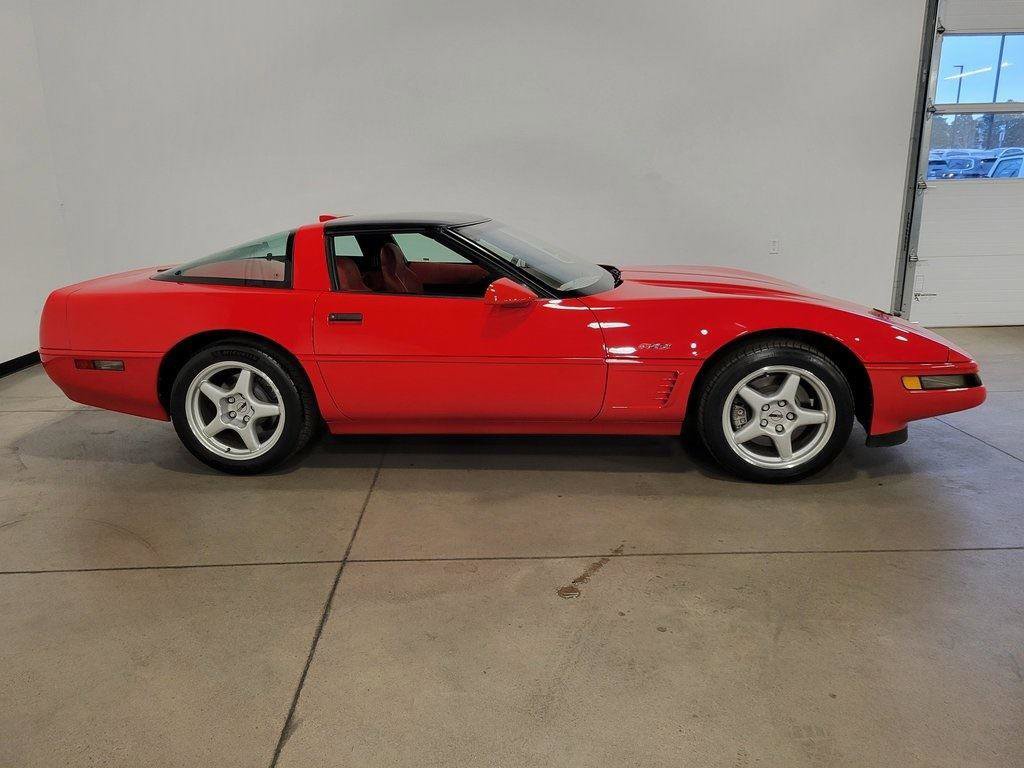 Used 1995 Chevrolet Corvette ZR1 image 2