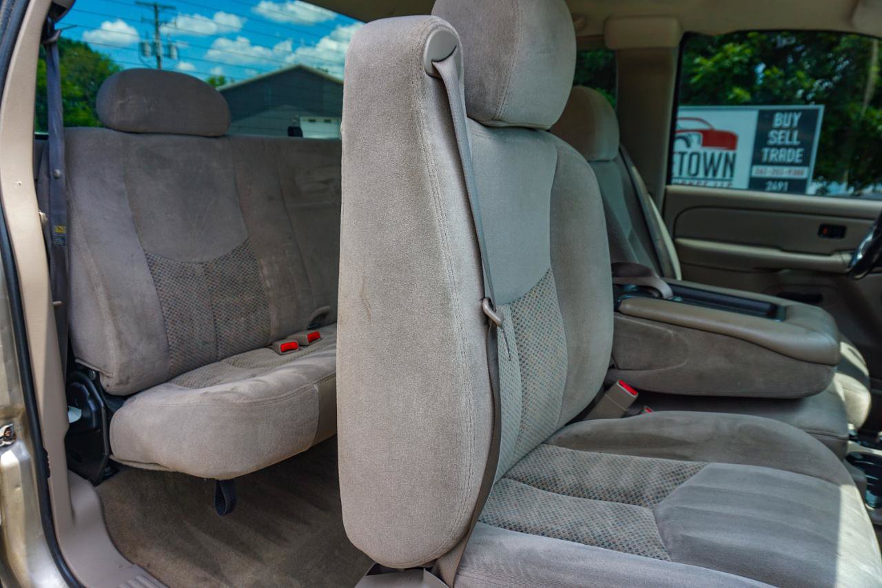 Used 2004 Chevrolet Silverado 2500 LS w/ Heavy-Duty Power Package AWD/4WD image 20
