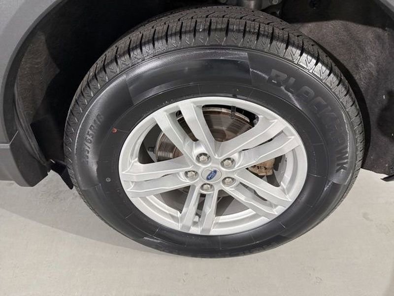 Used 2022 Ford Explorer XLT w/ Equipment Group 202A image 9