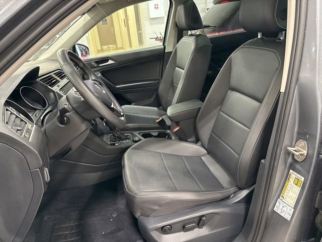 Certified 2021 Volkswagen Tiguan SE w/ Panoramic Sunroof Package image 22
