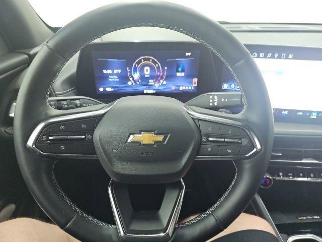 Used 2025 Chevrolet Traverse LT FWD image 11