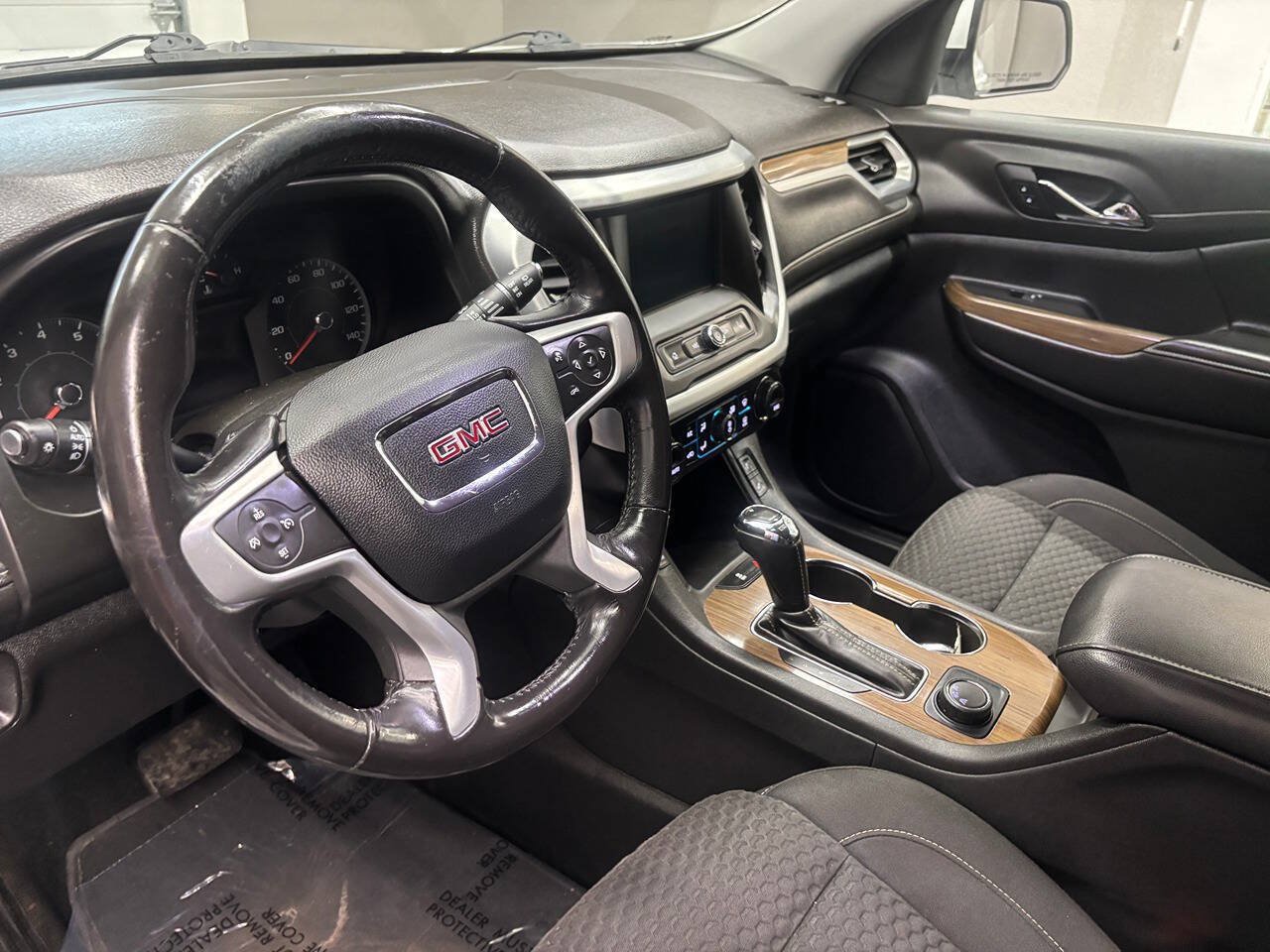 Used 2019 GMC Acadia SLE FWD image 17