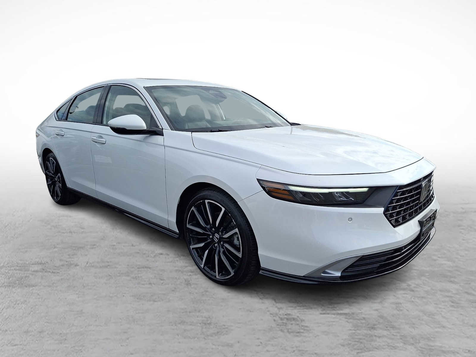 Used 2024 Honda Accord Touring image 3