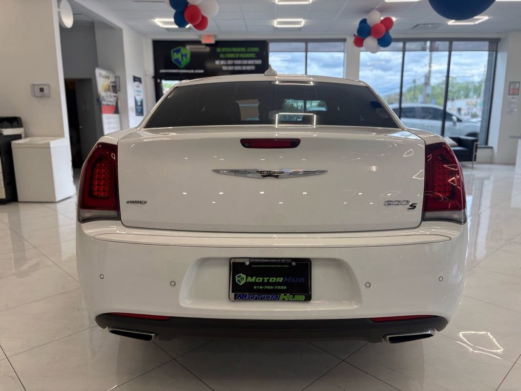 Used 2018 Chrysler 300 S w/ Safetytec Plus Group AWD/4WD image 11