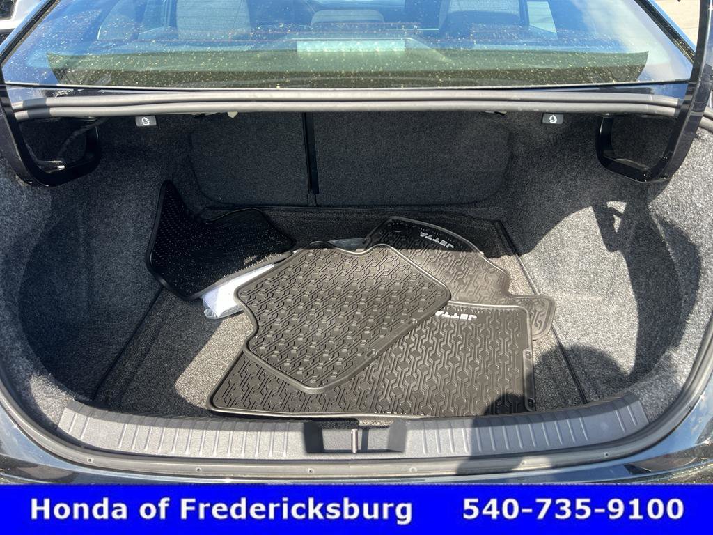 Used 2024 Volkswagen Jetta Sport image 29