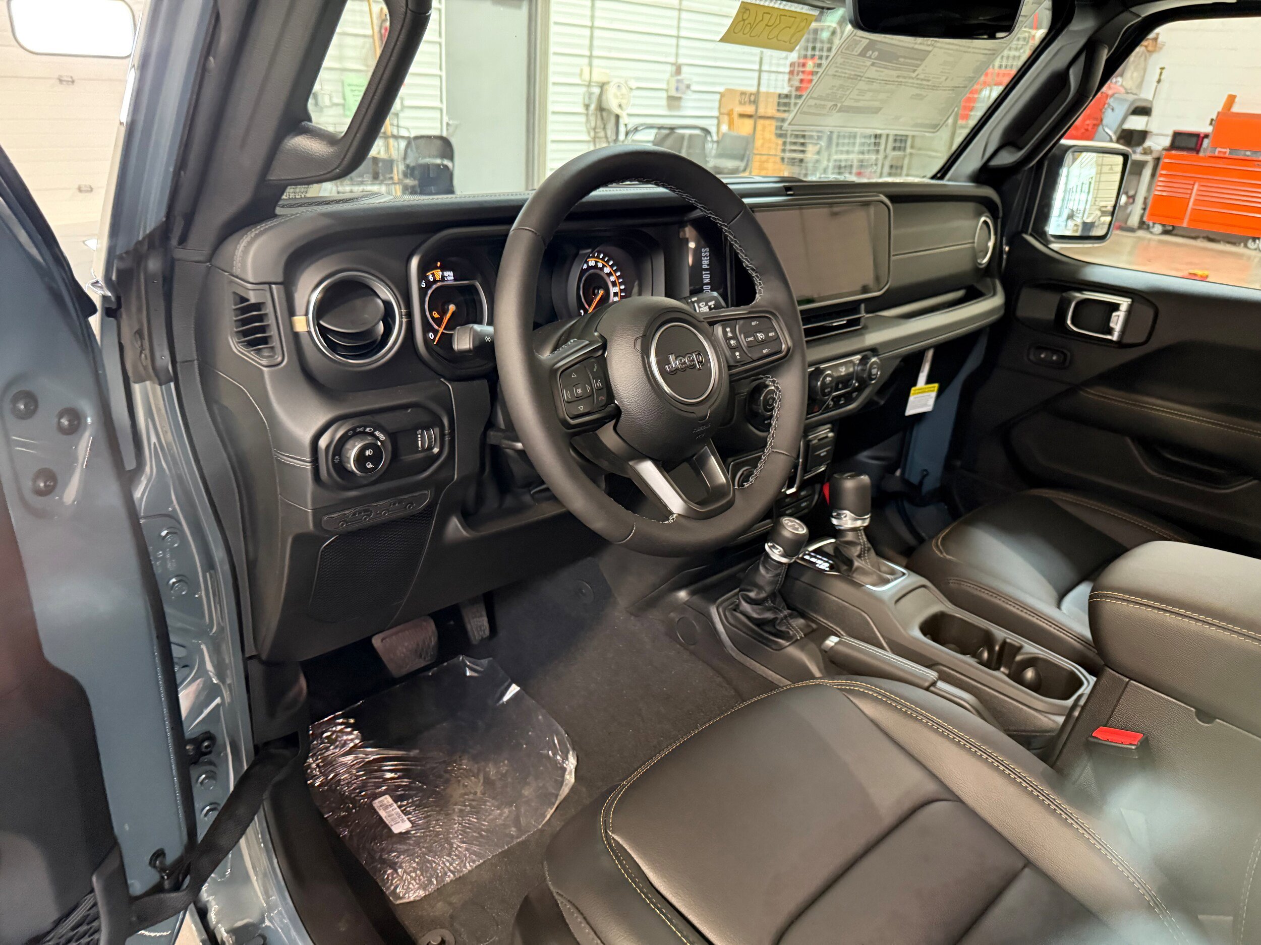 Used 2025 Jeep Gladiator Sport AWD/4WD image 21