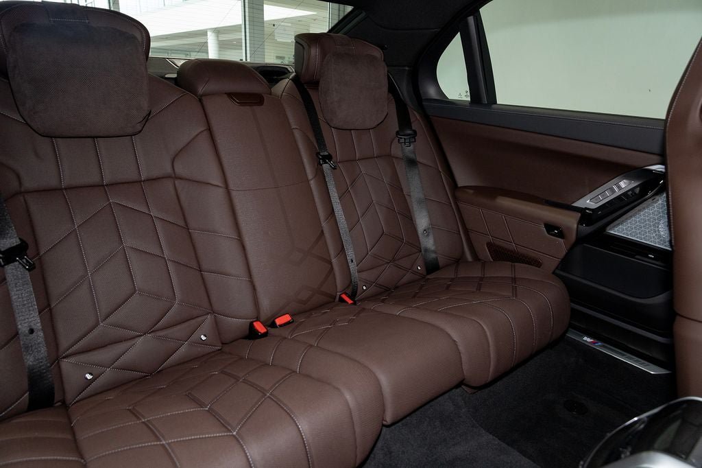 Used 2023 BMW 760i xDrive w/ Executive Package AWD/4WD image 5