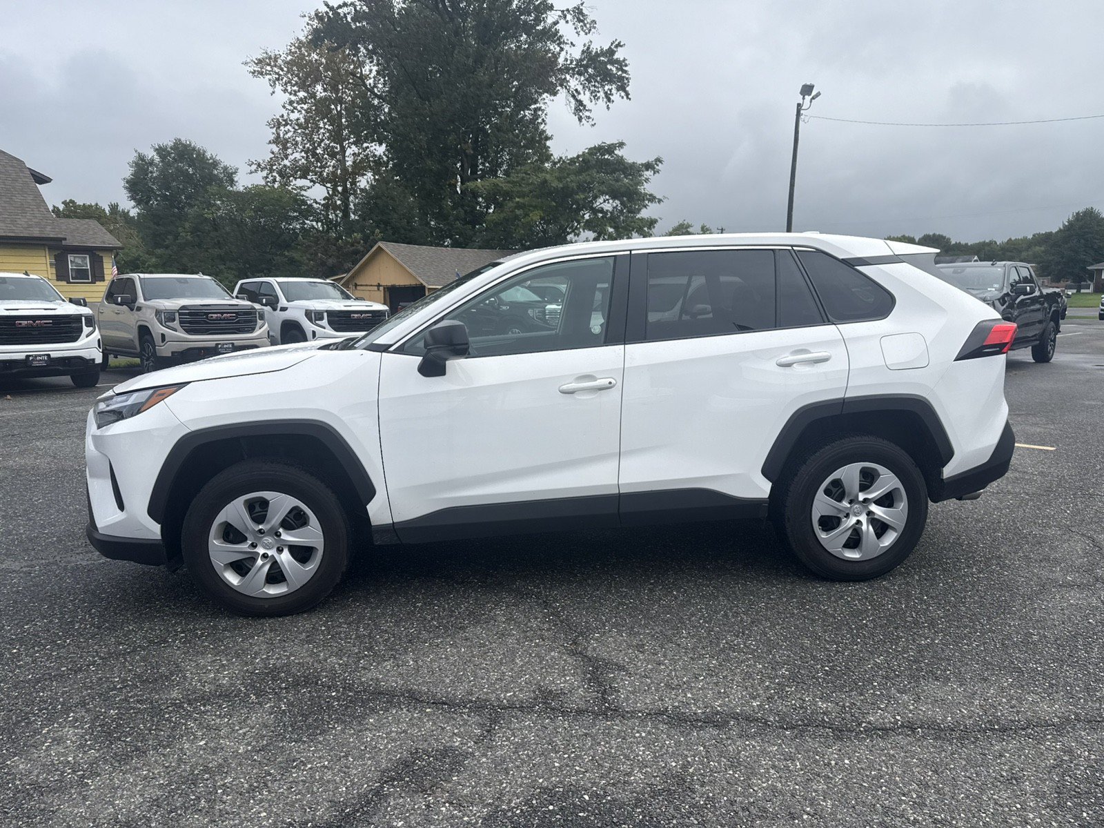Used 2025 Toyota RAV4 LE AWD/4WD image 6