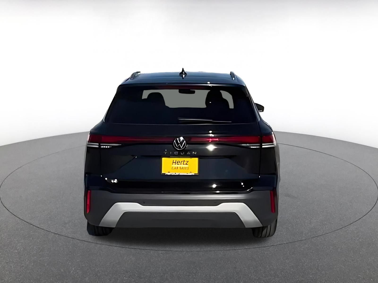 Used 2026 Volkswagen Tiguan SE FWD image 11